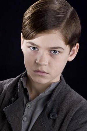 Póster de Hero Fiennes-Tiffin