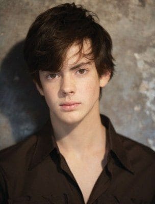 Póster de Skandar Keynes