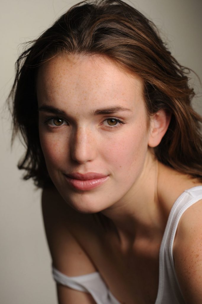 Póster de Elizabeth Henstridge