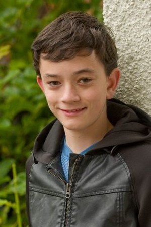 Póster de Lewis MacDougall