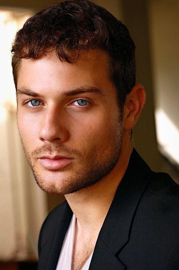 Póster de Gino Anthony Pesi