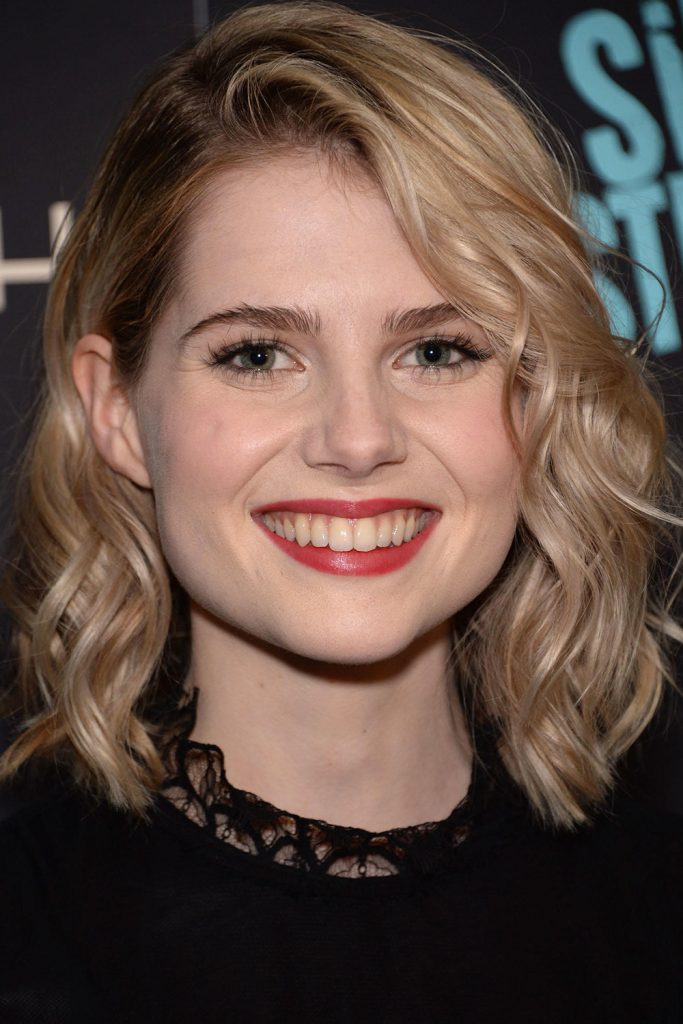 Póster de Lucy Boynton