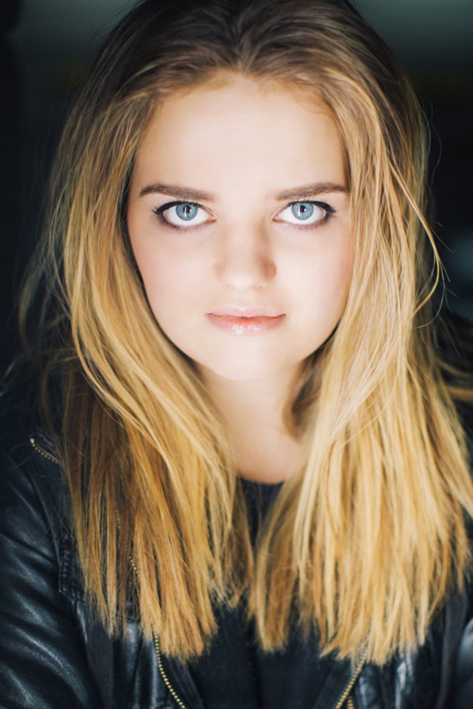 Póster de Laine MacNeil