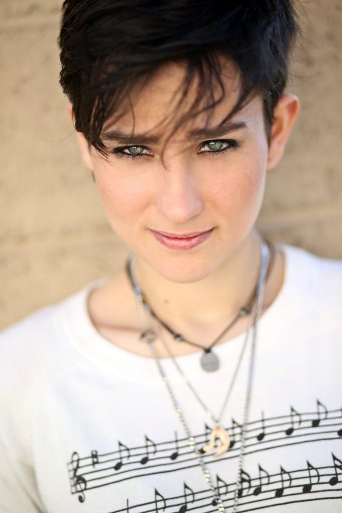 Póster de Bex Taylor-Klaus
