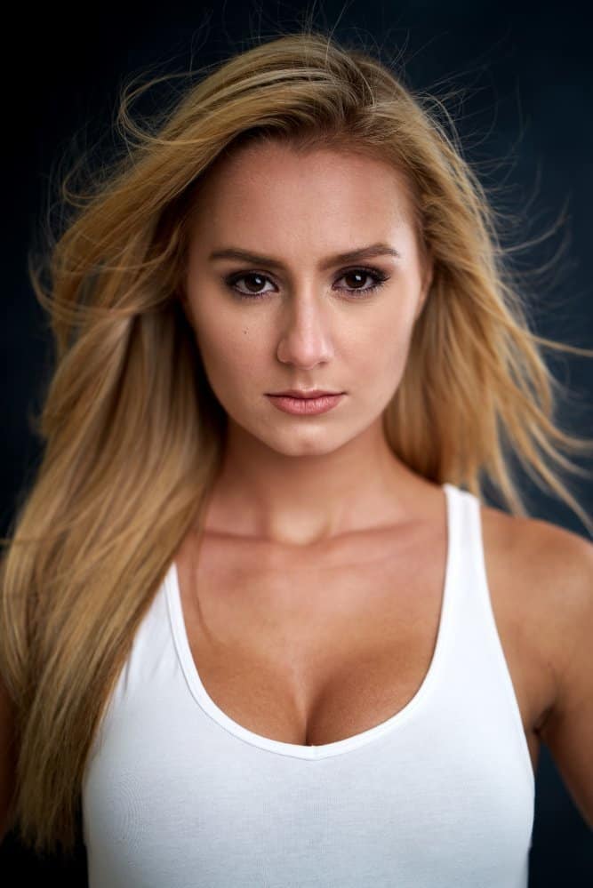 Póster de Julie Ann Dawson