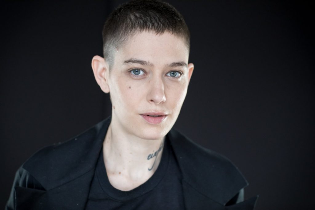 Póster de Asia Kate Dillon