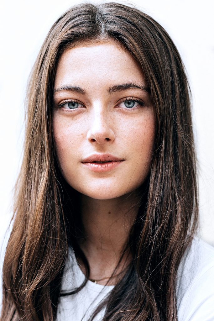 Póster de Millie Brady