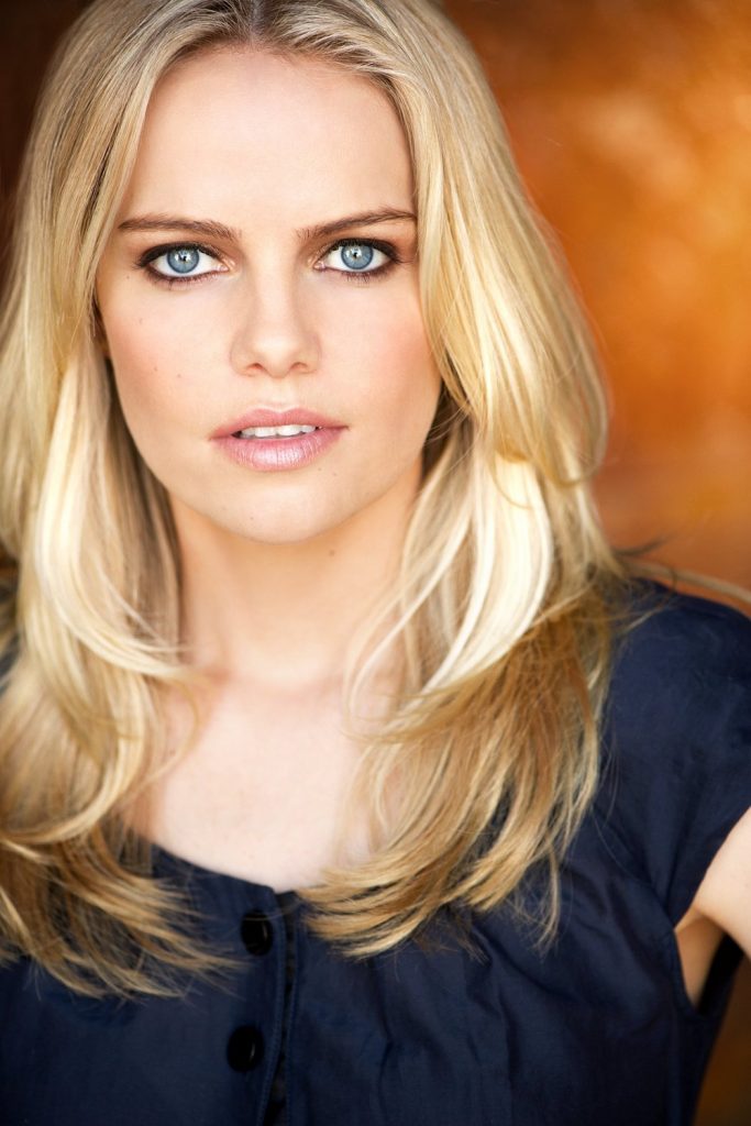 Póster de Mircea Monroe