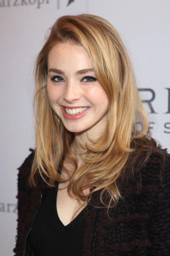 Póster de Freya Mavor