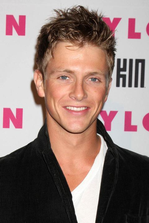 Póster de Charlie Bewley