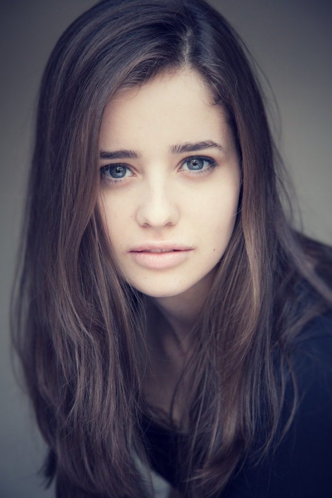 Póster de Holly Earl