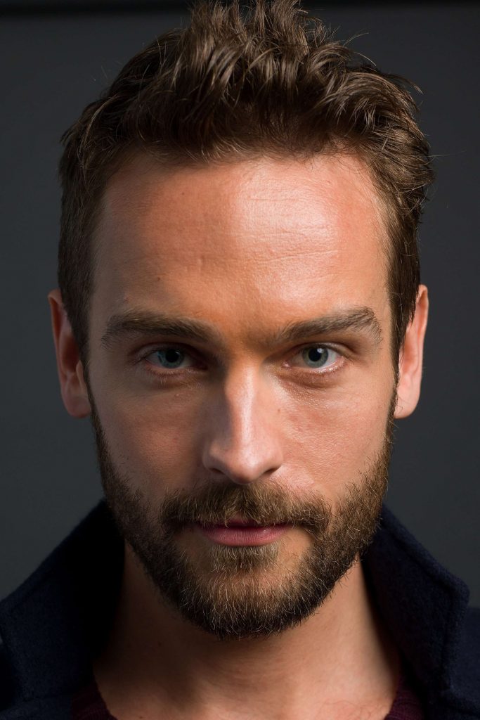 Póster de Tom Mison