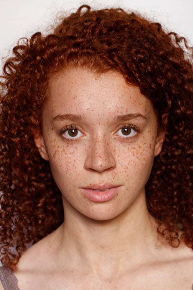 Póster de Erin Kellyman