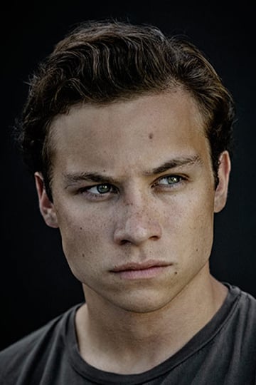 Póster de Finn Cole