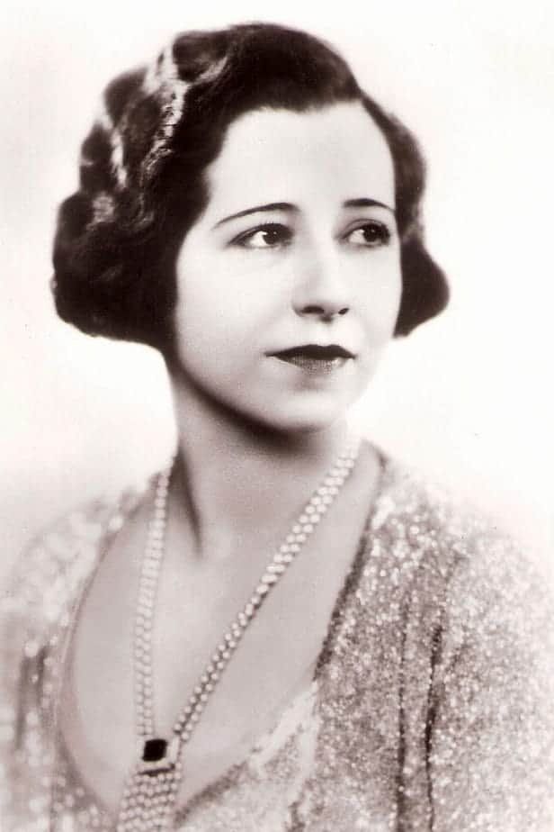 Póster de Yvonne Arnaud