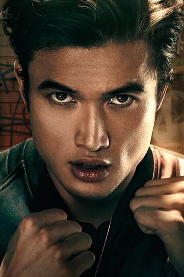 Póster de Charles Melton