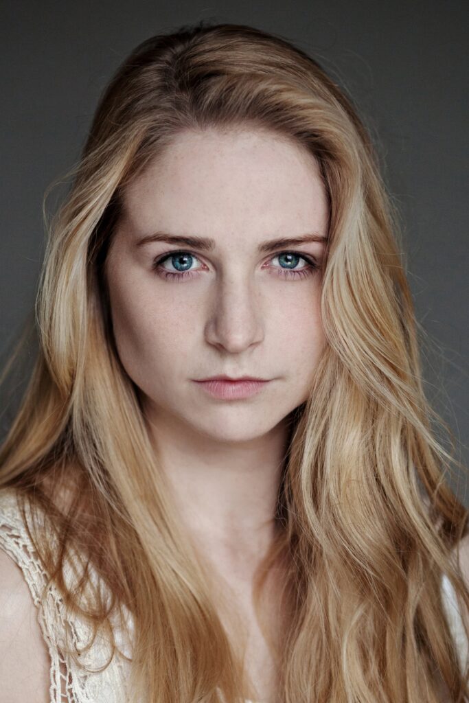Póster de Niamh Algar