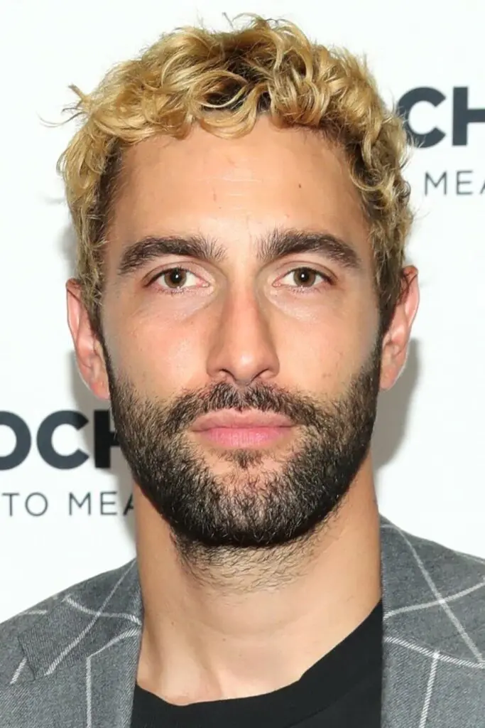 Póster de Noah Mills