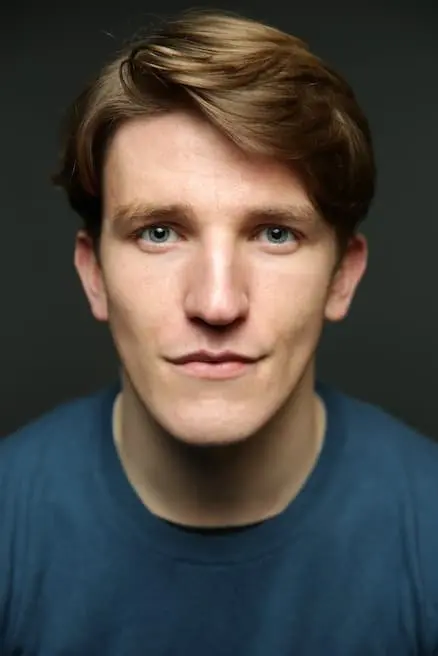 Póster de Ewan Mitchell