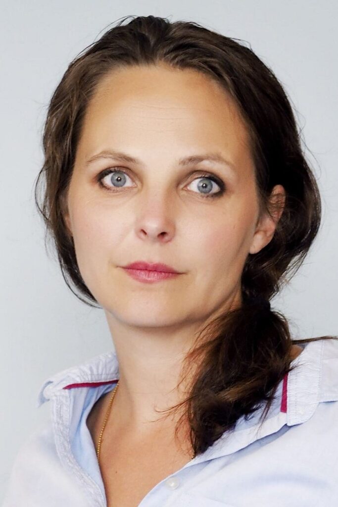 Póster de Cecilie A. Mosli