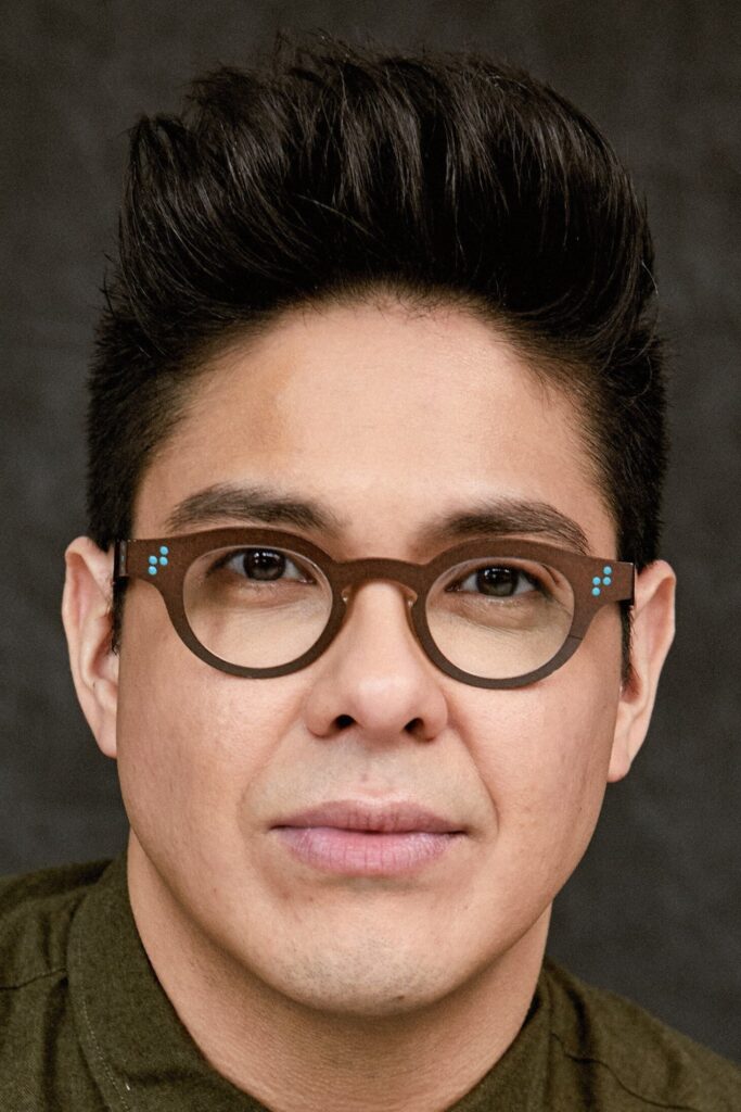Póster de George Salazar