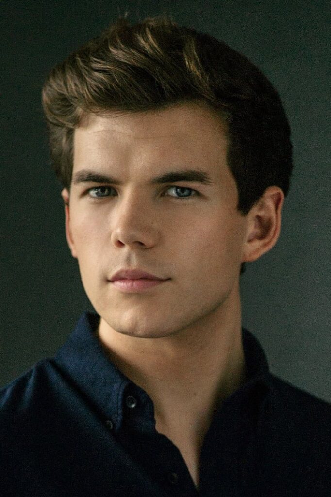 Póster de Luke Newton