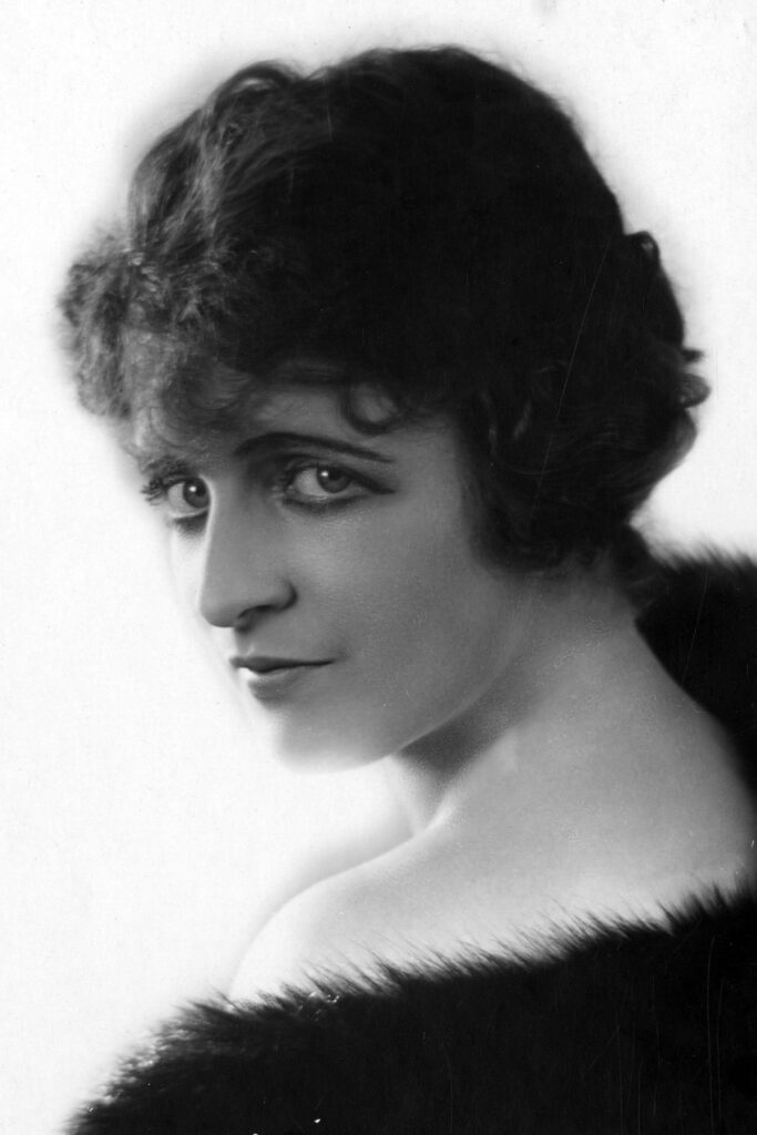 Póster de Olive Tell